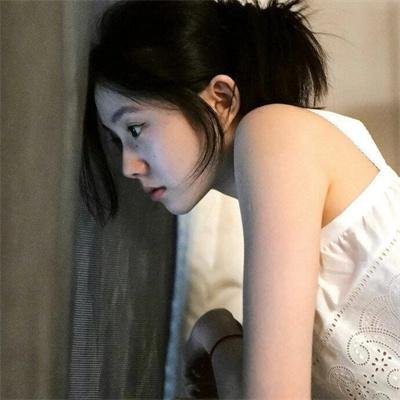 穿黄靴子的女孩 海报